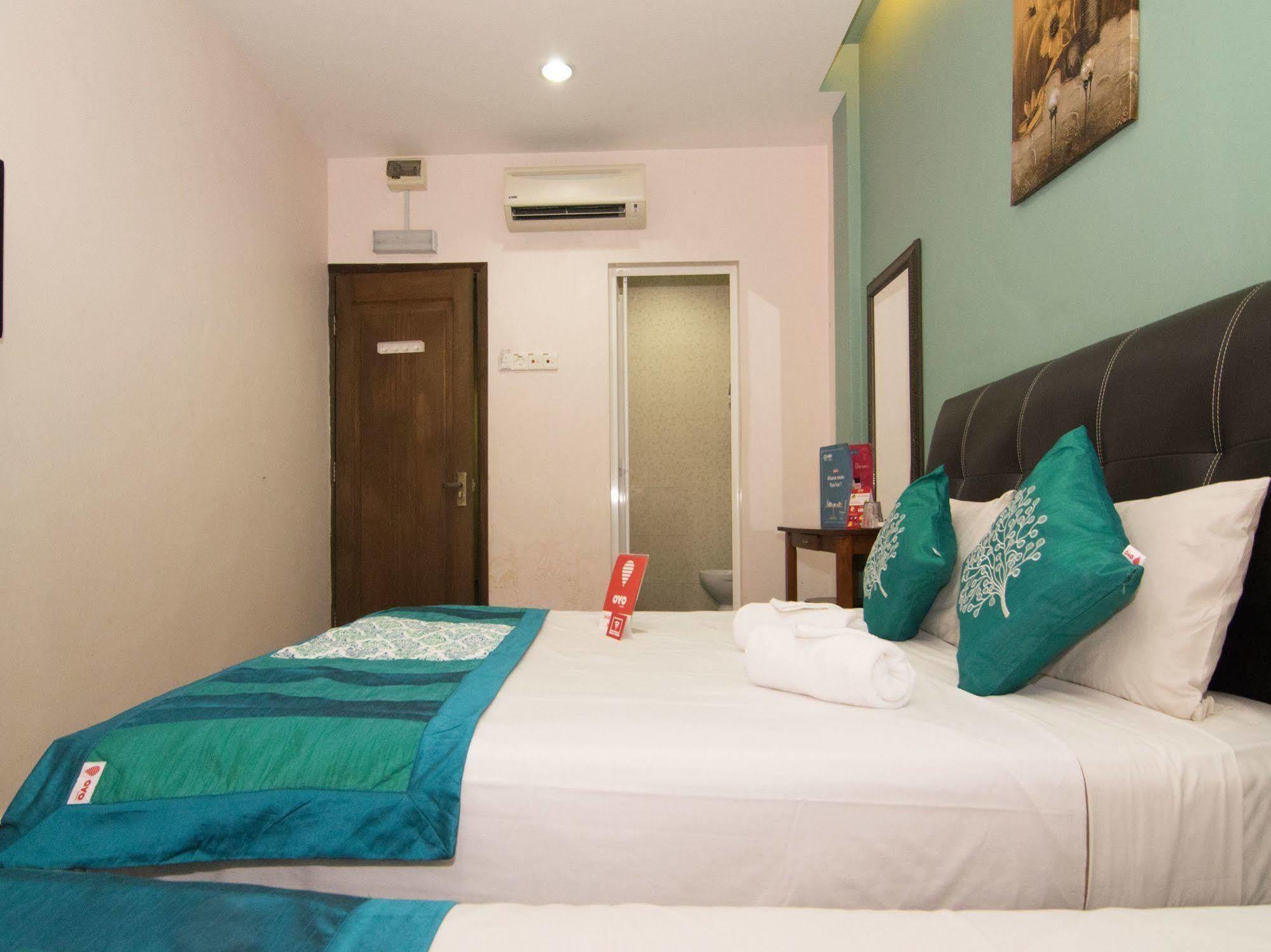 Oyo 109 V'La Park Hotel Куала Лумпур Екстериор снимка